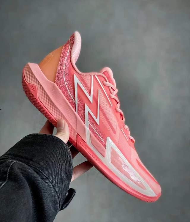 国产新球鞋曝光视频大全,视频大全带你领略潮流魅力