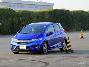 国产新飞度试驾视频,国产小钢炮的加速与操控解析